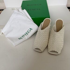 NIB Bottega Veneta White Canalazzo Woven Mules